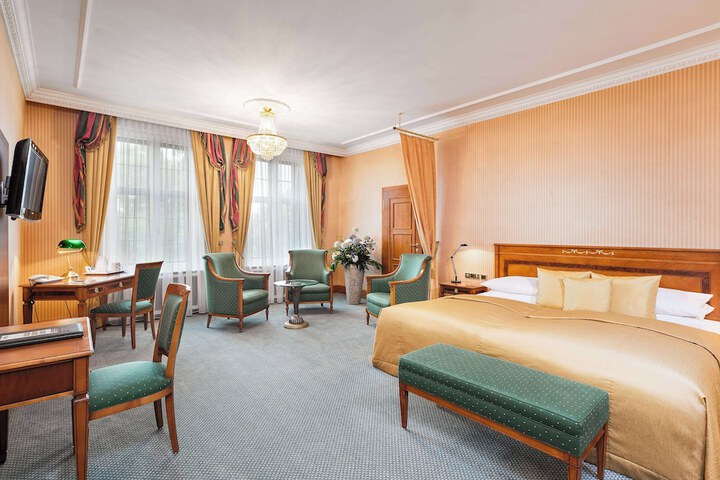 Room 27 of 74