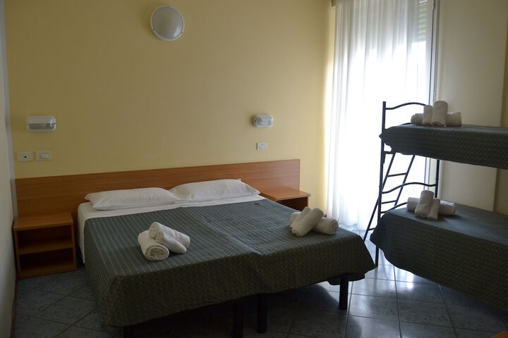 Room 11 of 34