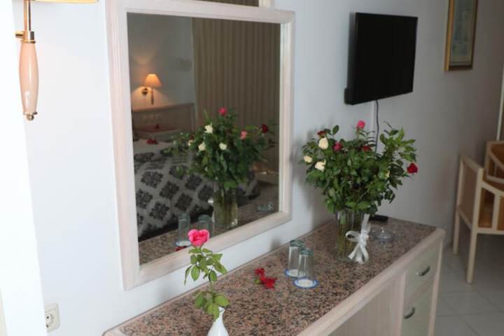 Room 4 of 32