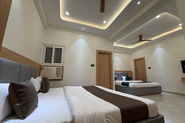 Room 12 of 16