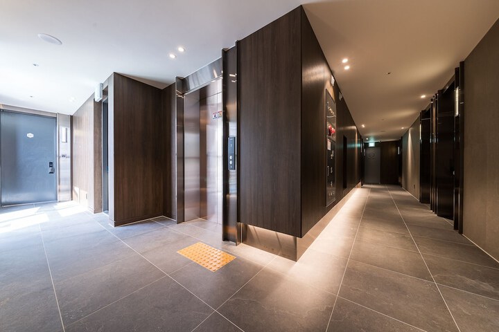 Ballroom/Hall 38 of 48