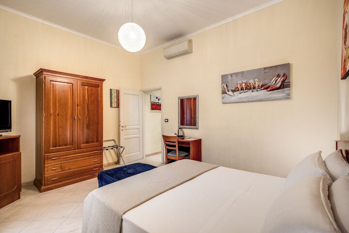 Room 16 of 32