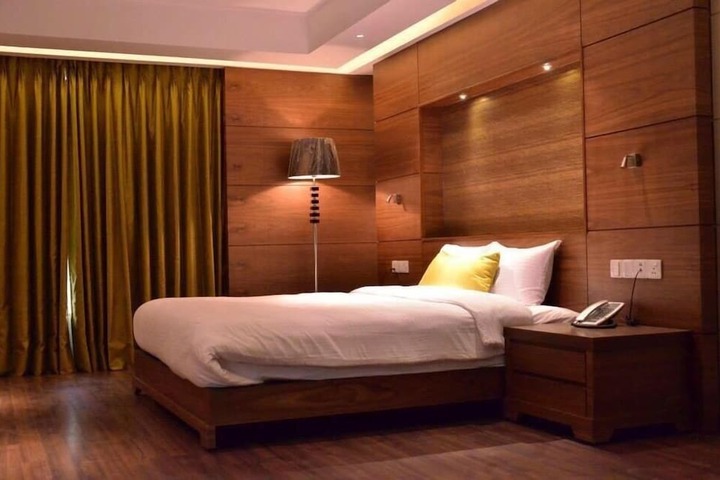 Room 13 of 19