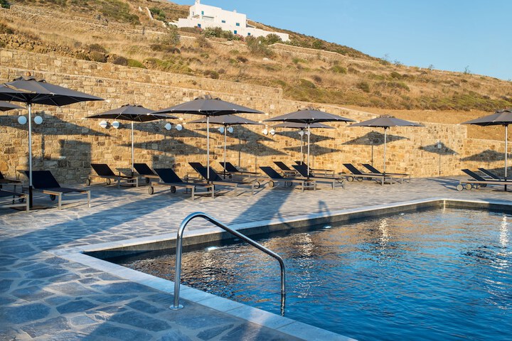 Hotel with Pool