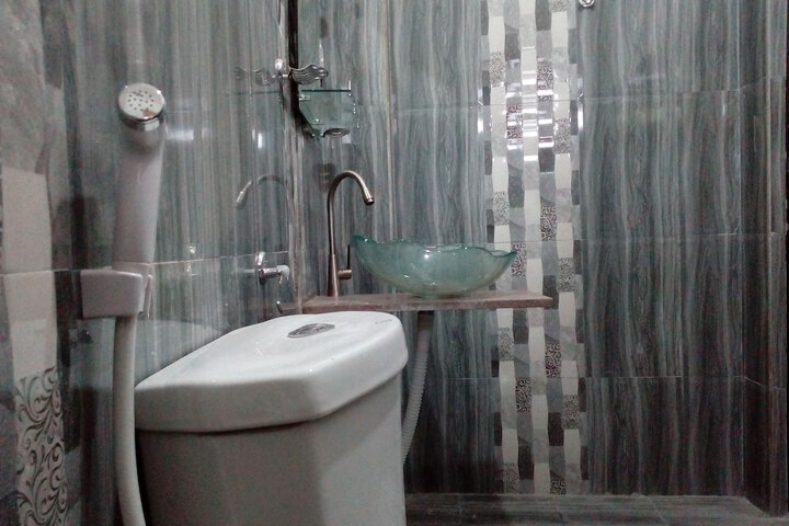 Room 7 of 10