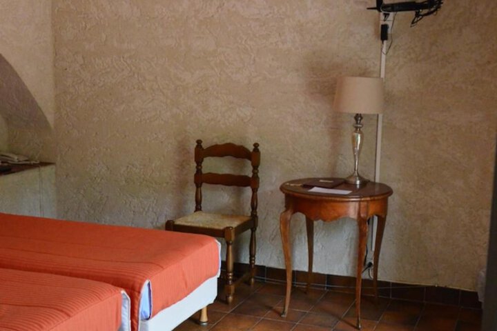 Room 14 of 50