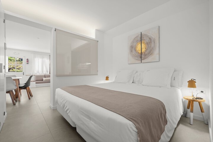 Room 8 of 62