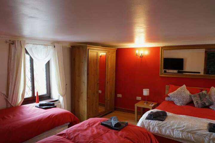 Room 9 of 25