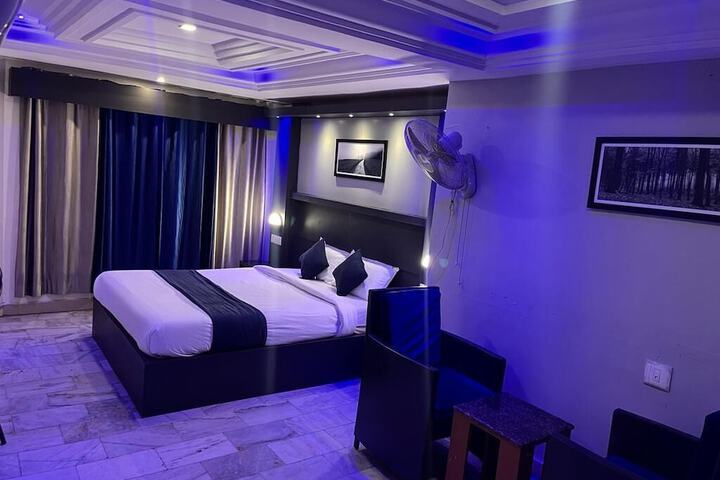 Room 9 of 14