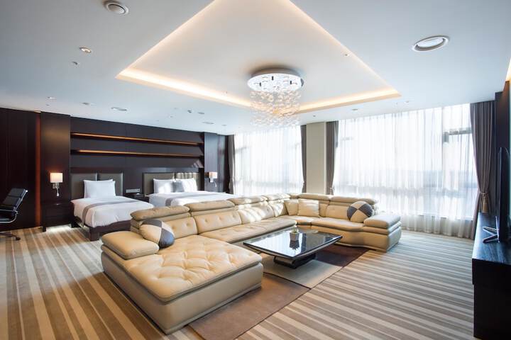 Room 15 of 47
