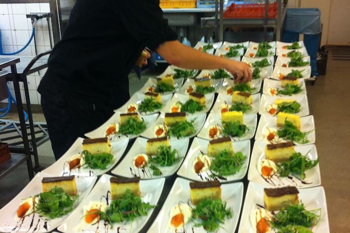 Dining 33 of 44