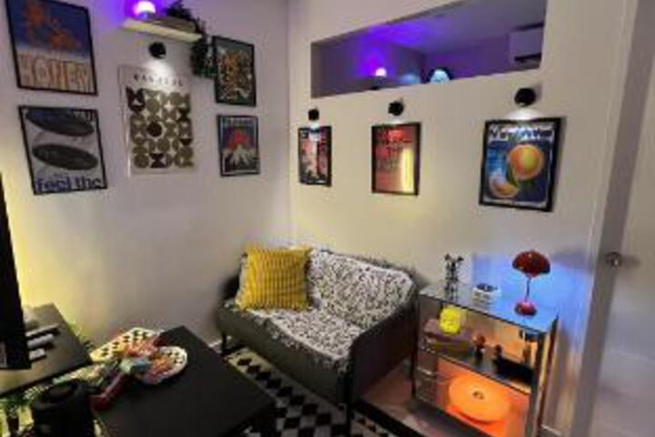 Room 9 of 20