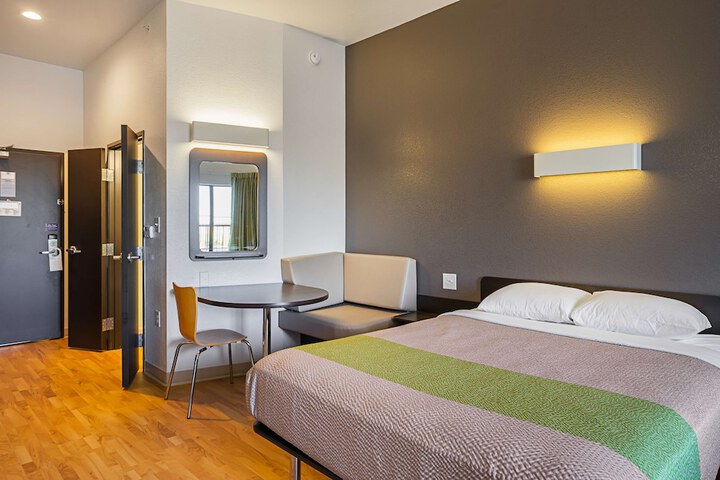 Room 5 of 49
