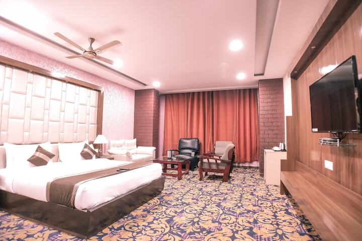 Room 27 of 43