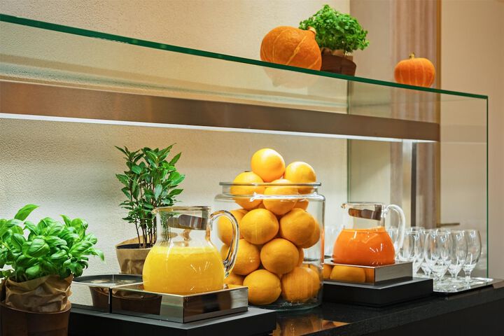 Breakfast/Coffee Service 108 of 208