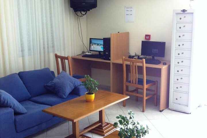 Room 13 of 38
