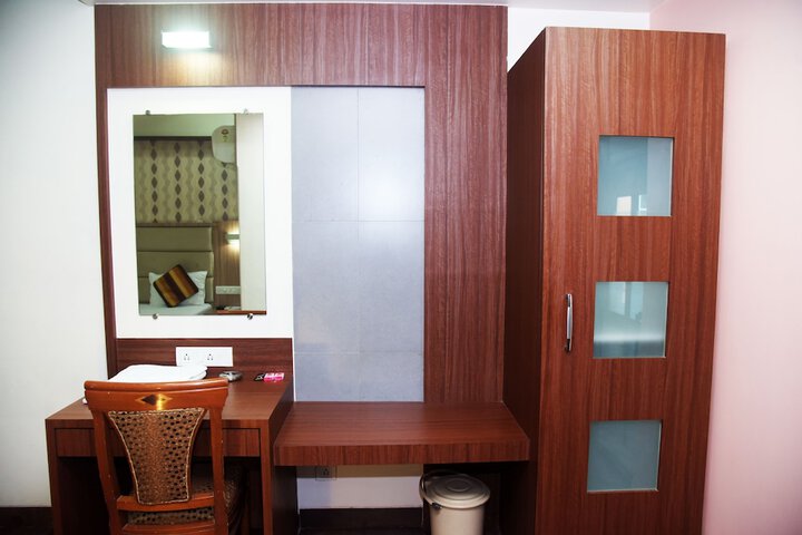 Room 12 of 24
