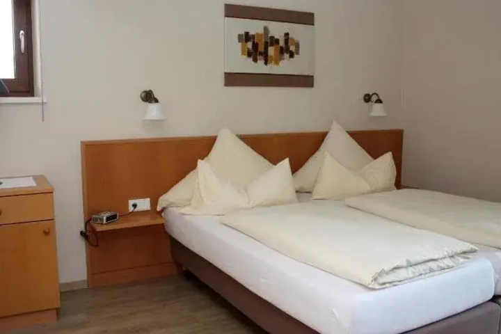 Room 4 of 19