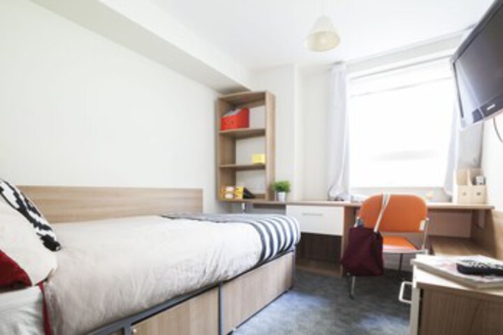 Room 14 of 18