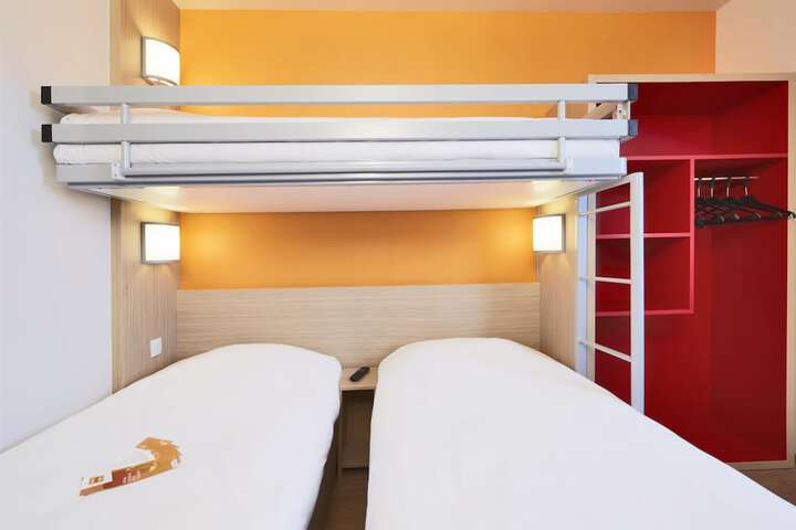 Room 16 of 34