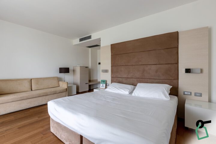Room 14 of 63