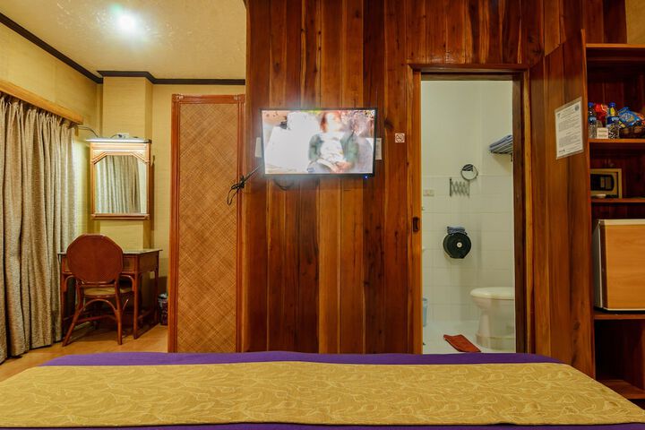 Room 4 of 38