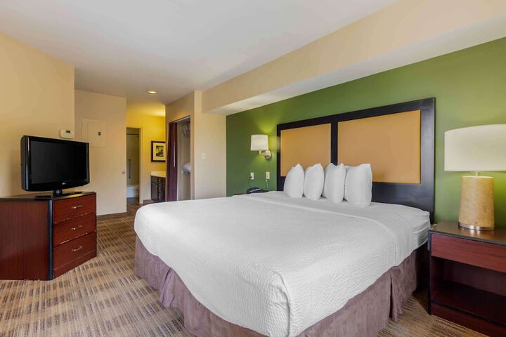 Room 18 of 37