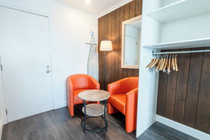Room 56 of 165
