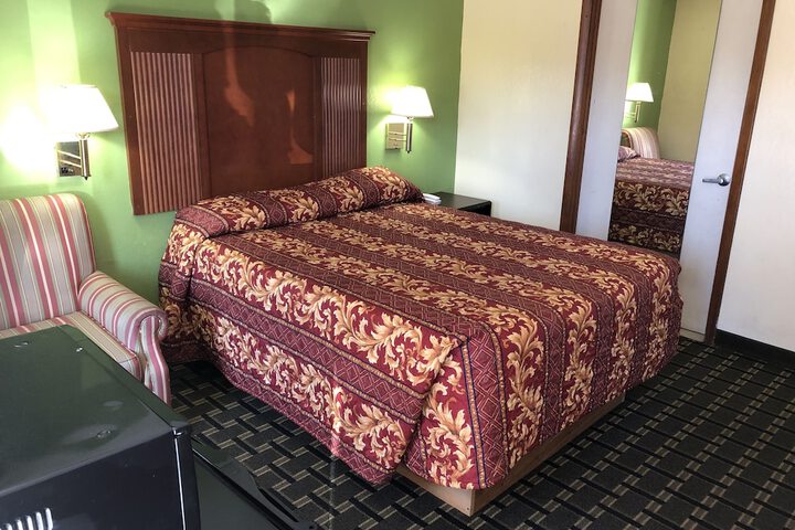 Room 4 of 32