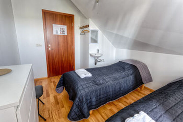 Room 12 of 15