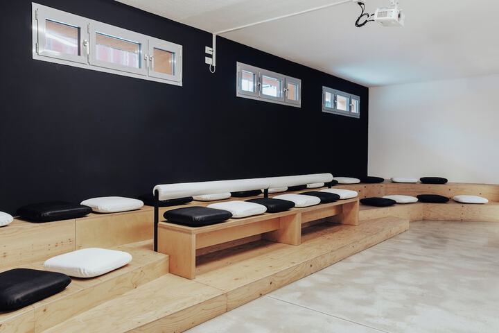 Meeting facility
