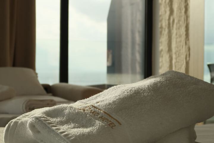 Room 42 of 76