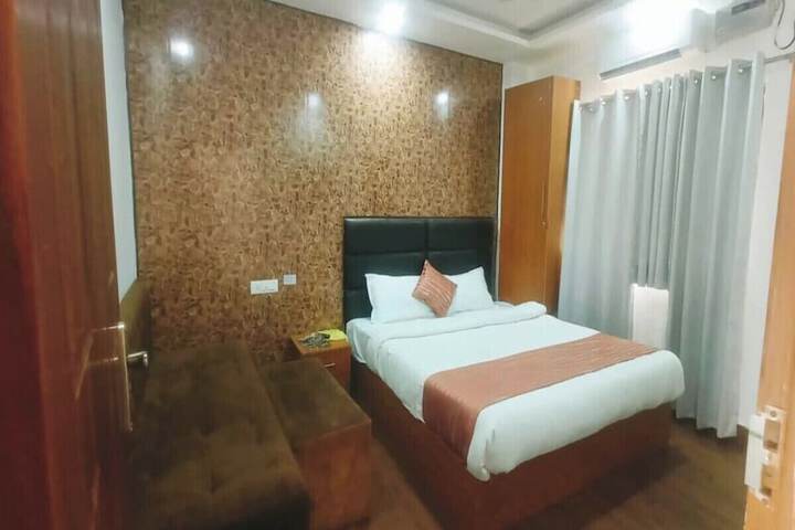 Room 21 of 51