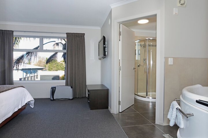 Room 14 of 50