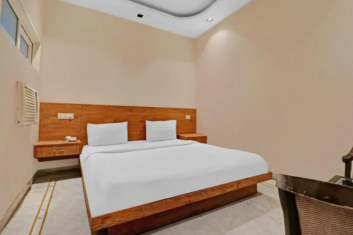 Room 4 of 14