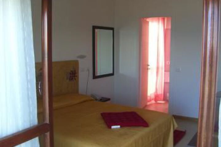 Room 16 of 33