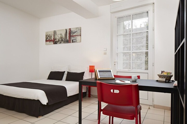 Room 5 of 30