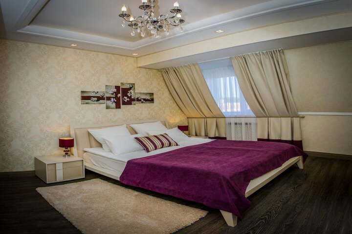 Room 9 of 81