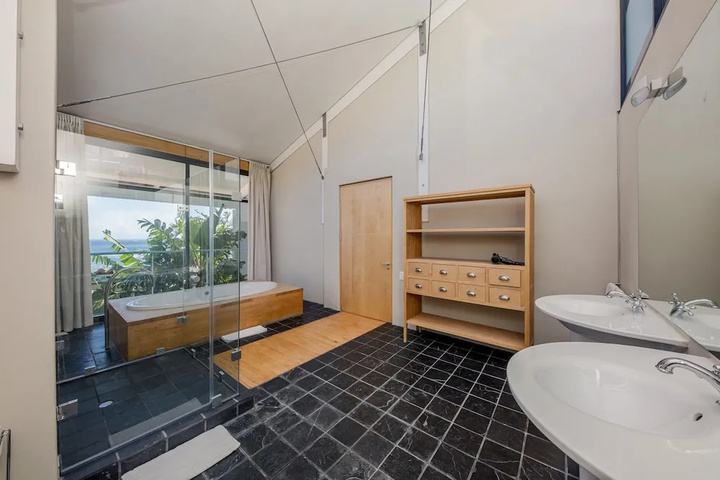 Room 8 of 23