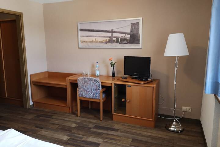 Room 8 of 8