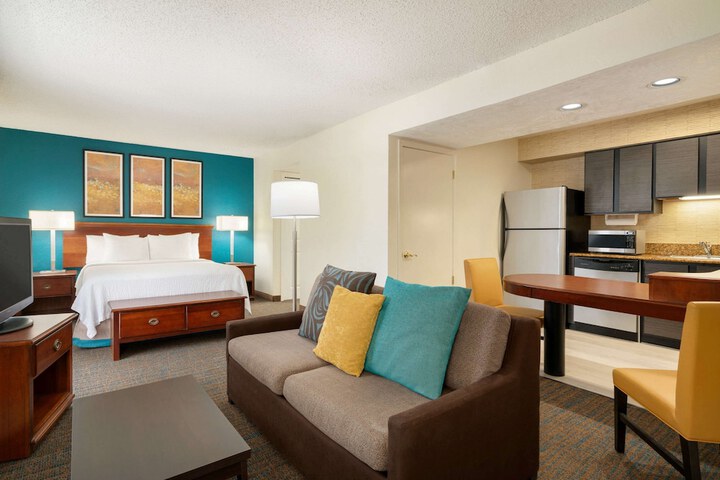 1 King Bed Studio Suite (9 of 12)