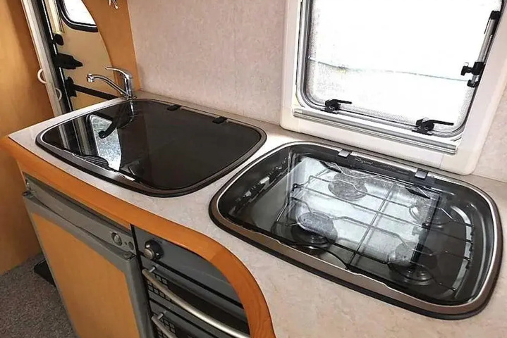 Stayzo Airy Touring Caravan With Built in Heater and Free Wi-fi Located in the Chiltern Hills