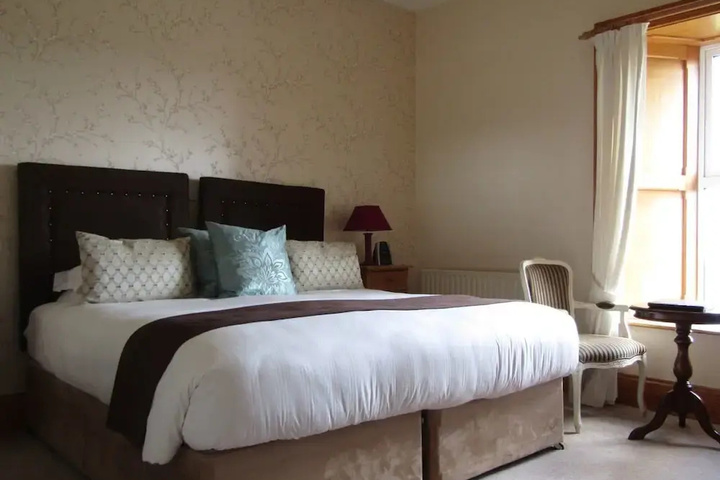 Room 4 of 15