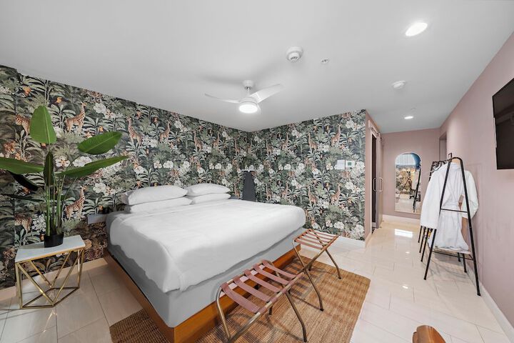 Room 27 of 111