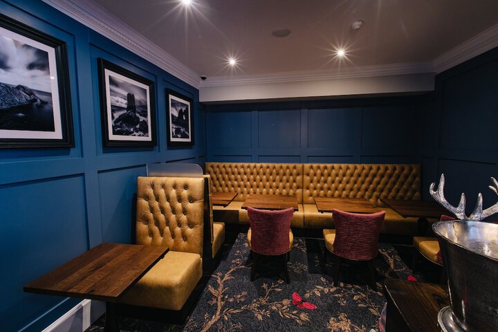 Lounge 78 of 84