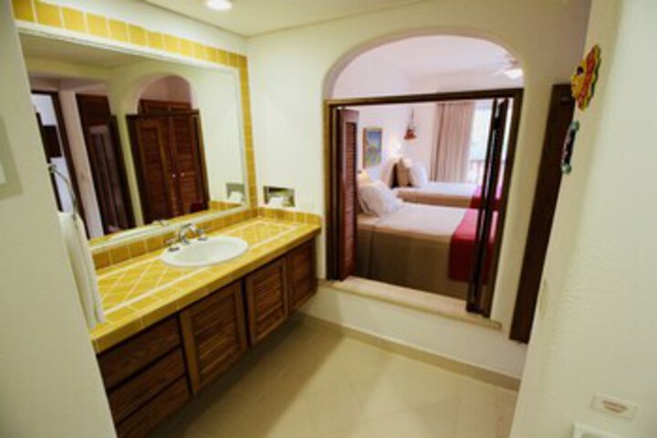 Room 7 of 18