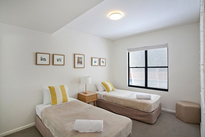 Room 5 of 138