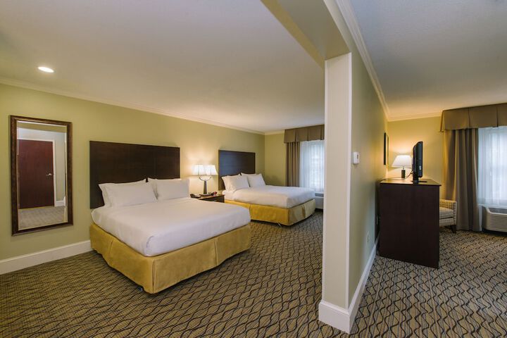 2 Queen Beds (6 of 19)