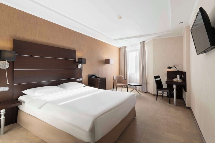 Room 34 of 182