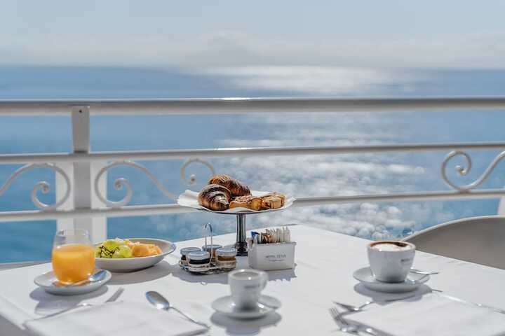 Breakfast/Coffee Service 48 of 78